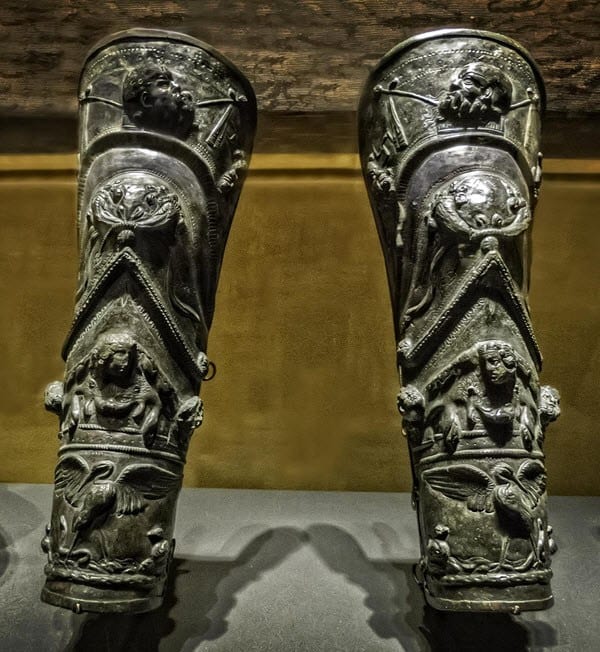 Greaves (leg guard armor)