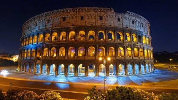 Colosseum changes its color