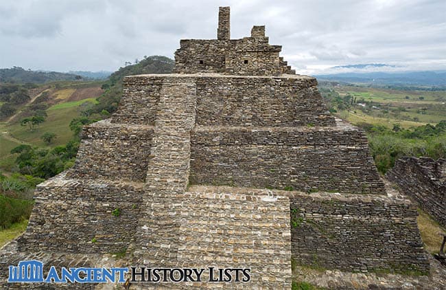 Maya ruins in Tonina